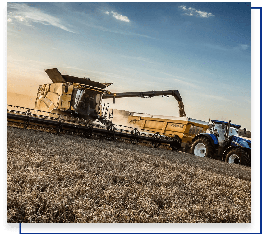 New Holland CR combine harvester in action, delivering exceptional performance and precise harvesting.